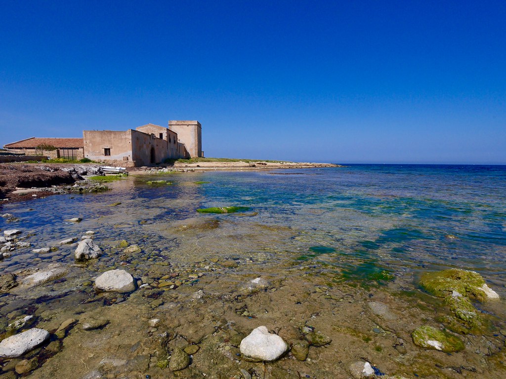 Spiaggia di Cinisi, Sicilia spiagge italiane su trovaspiagge.it