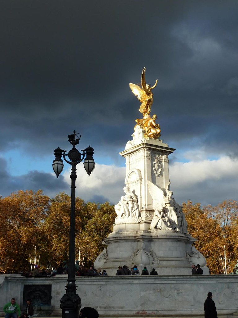 Queen Victoria Memorial statue, Buckingham Palace, London Flickr