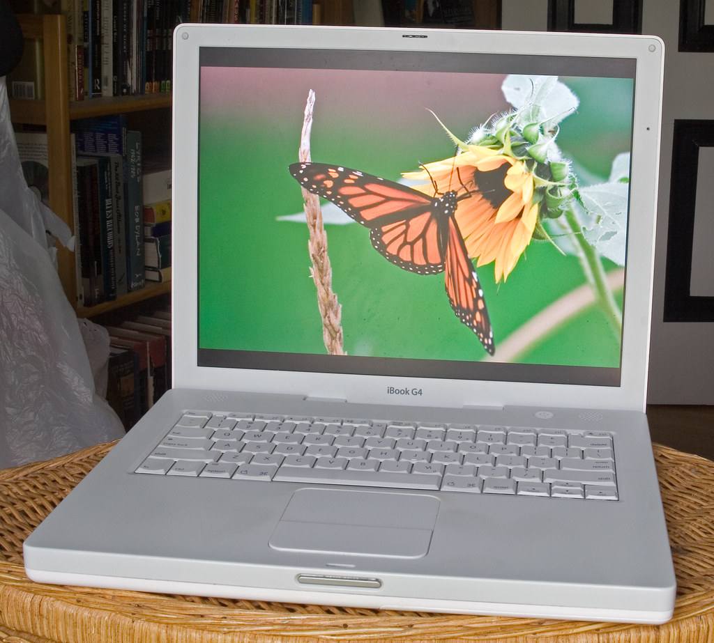 iBook G4 laptop Apple Macintosh 14" iBook G4 laptop comput… Flickr