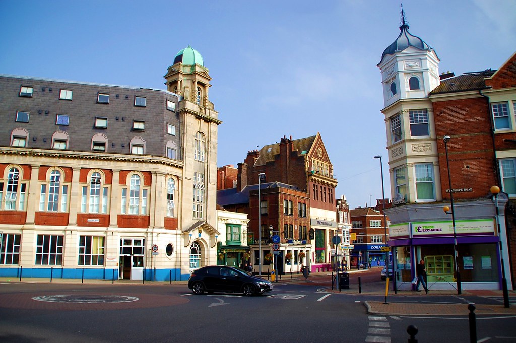 Lloyds No 1 Trafalgar Bar, Portsmouth The answer to my Gue… Flickr
