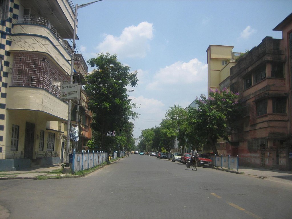 New Alipore Road, Kolkata The main road in New Alipore, Ca… Flickr