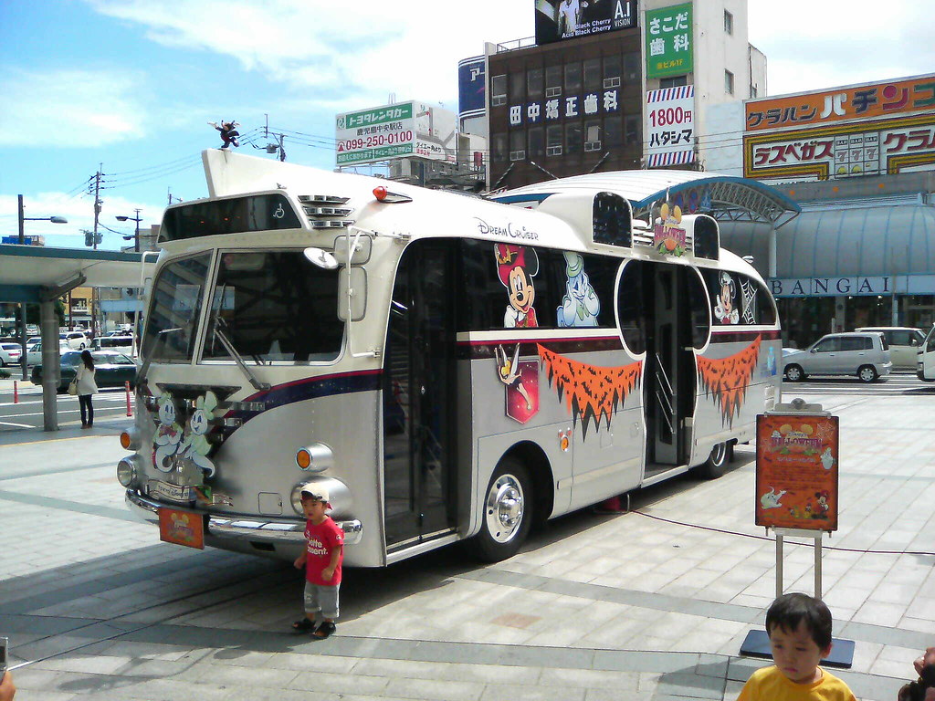 Disneyland Bus The Disneyland bus! Yay! PkerUNO Flickr