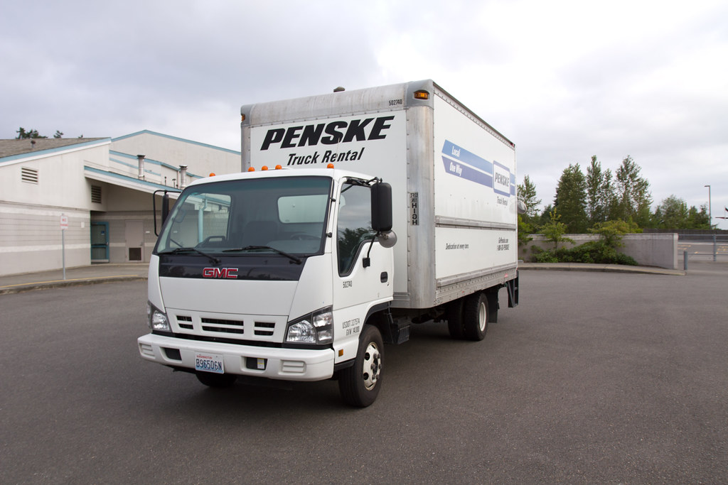 16' White Penske 2007 GMC W4500 Front 2007 GMC W4500 14,… Flickr