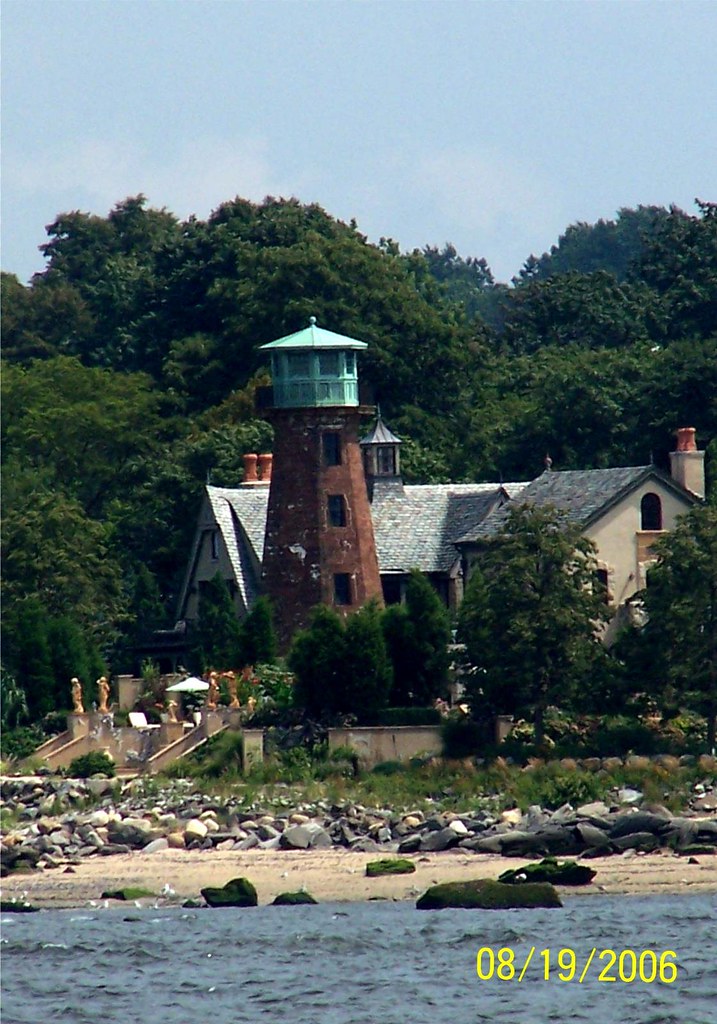 Sands Point Lighthouse, New York Located on Sands Point no… Flickr