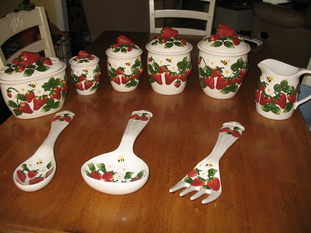 14 piece Strawberry Kitchen set 4 canisters, cookie jar, u… Flickr