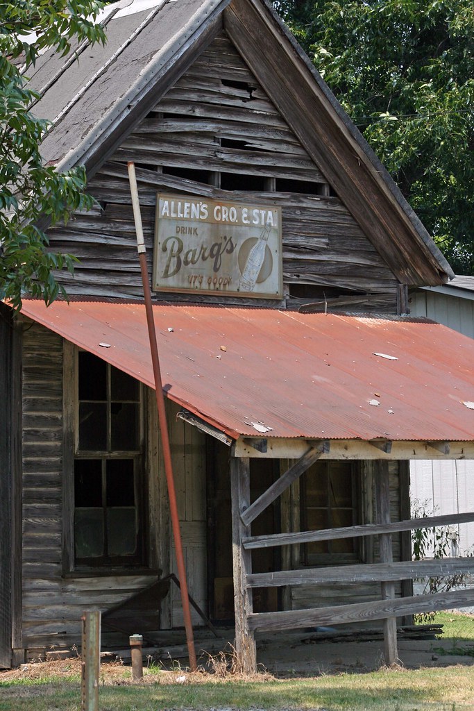 old store in cotton plant Arkansas an old abandoned