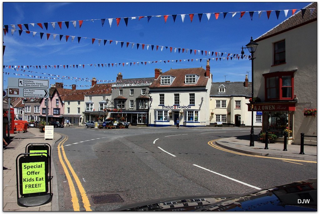 Thornbury High Street Thornbury town looking very festive … Flickr
