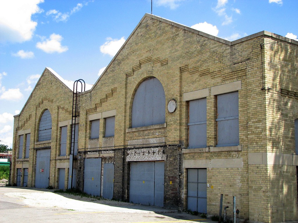 Winnipeg Waterfront to the Disraeli The old James Ave Pu… Flickr