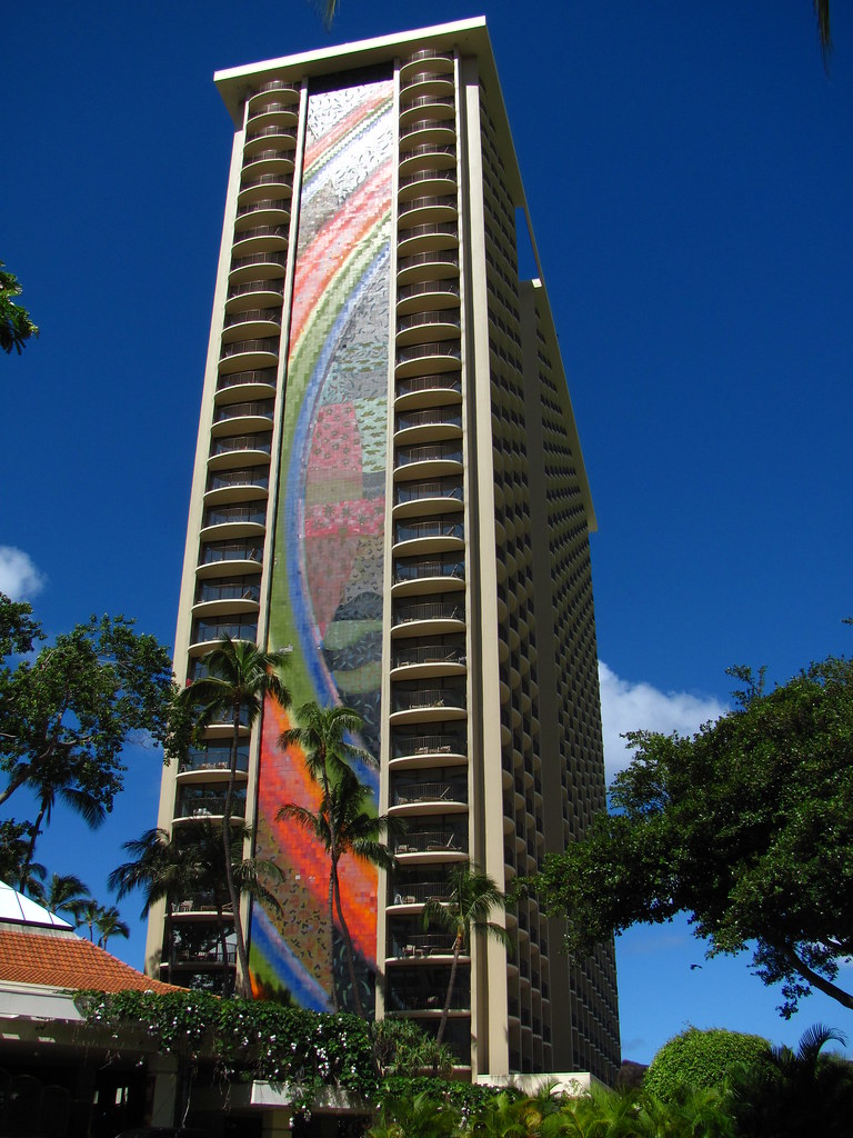 Rainbow Tower at Hilton Hawaiian Village Loren Javier Flickr