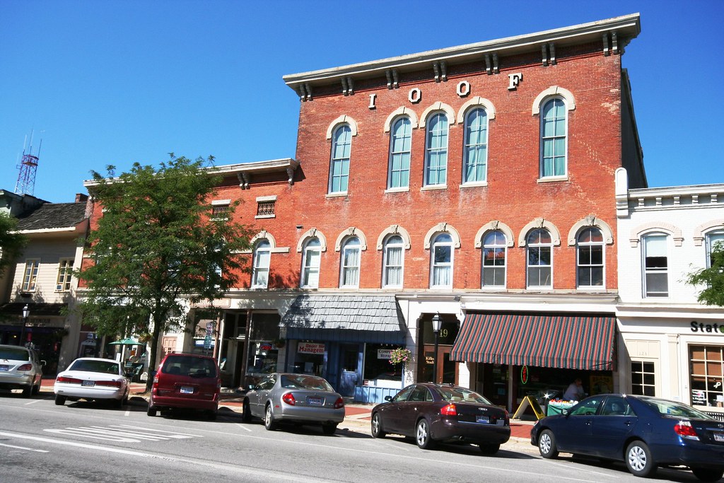 Chardon shops IMG_5519 Shops in Chardon, Ohio. The sign "I… Flickr