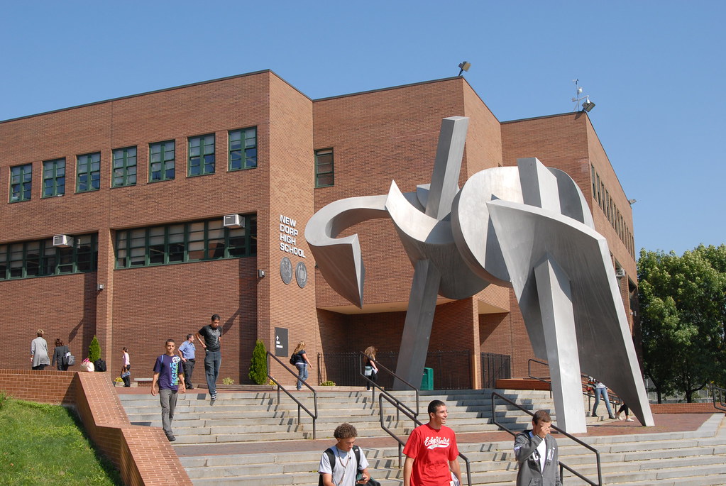 New Dorp High School The main entrance of New Dorp High Sc… Flickr