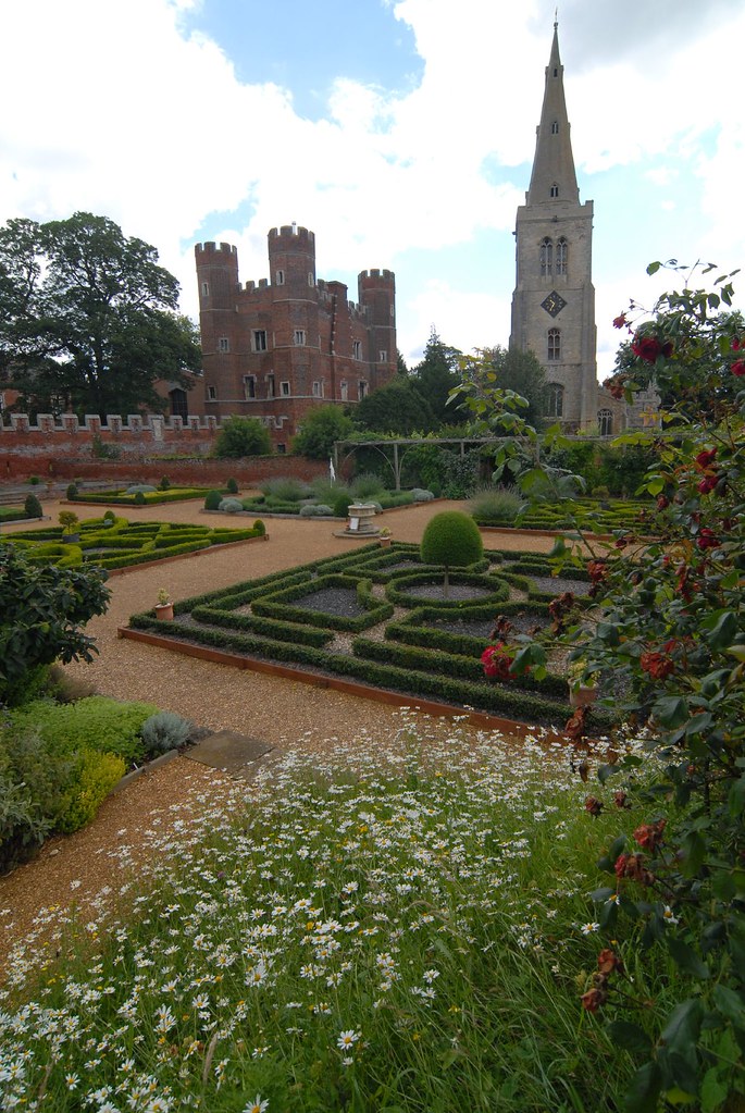 Queen Katherine's Garden, Buckden A fine example of a knot… Flickr