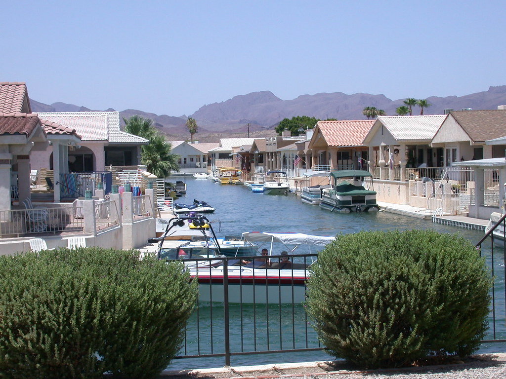 Lake Moovalya Keys AZ 3382 A suburban looking development,… Flickr