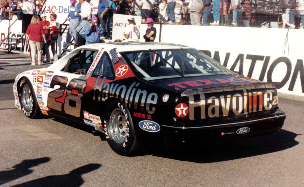 Davey Allison 28 Close up shot of Davey Allison's car on … Flickr