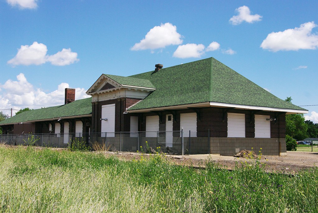 Miles City, MT (CMStP&P) train station Former Milwaukee Ro… Flickr