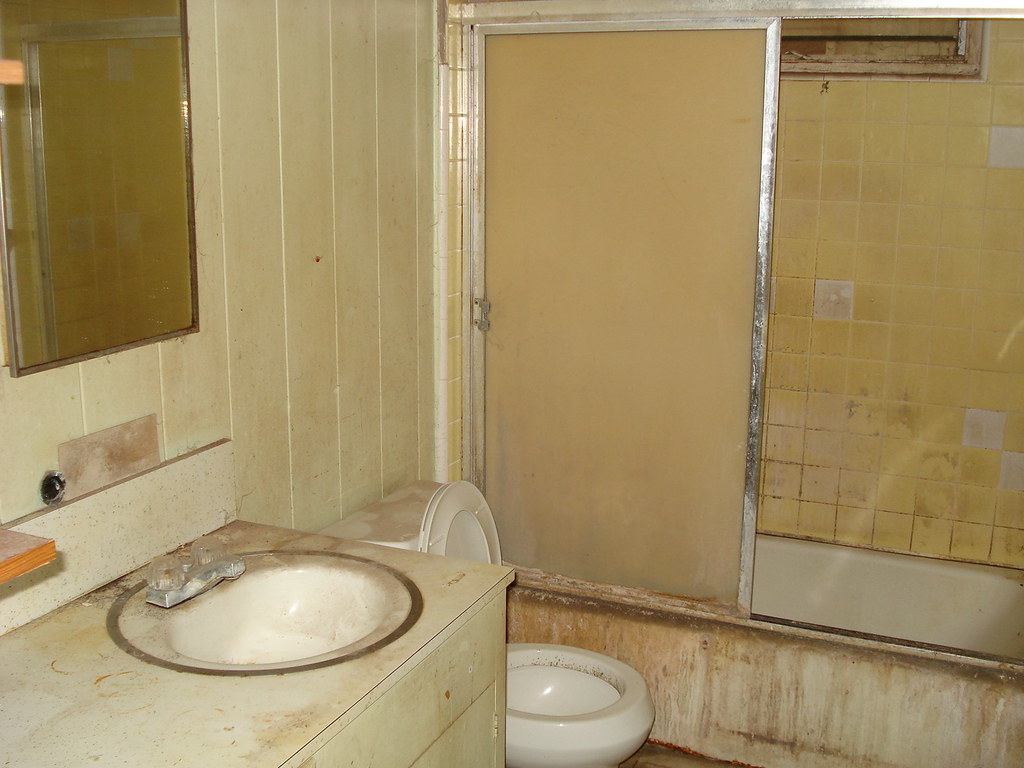 dirty Bathroom Jeffery Griffin Flickr