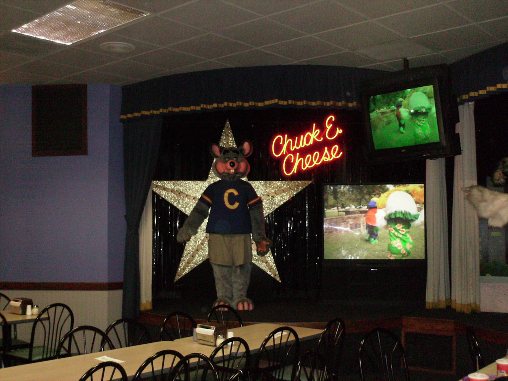 Pizza Flint, MI 002 Chuck E Cheese�s Stage