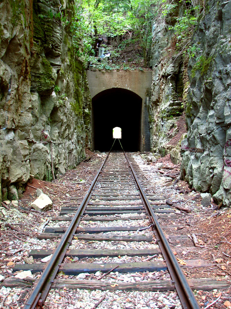 Palmyra Tunnel The railroad tunnel in Palmyra, Tennessee, … Flickr