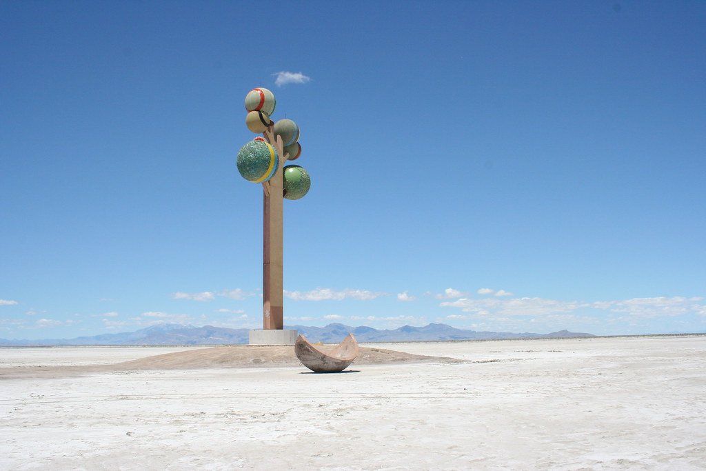 Utah Salt Flats Art Installation in the Utah Salt flats on… Flickr