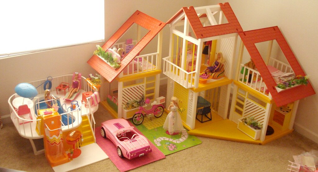 Barbie Dream House The house, The pool, The car,, and a fe… Flickr