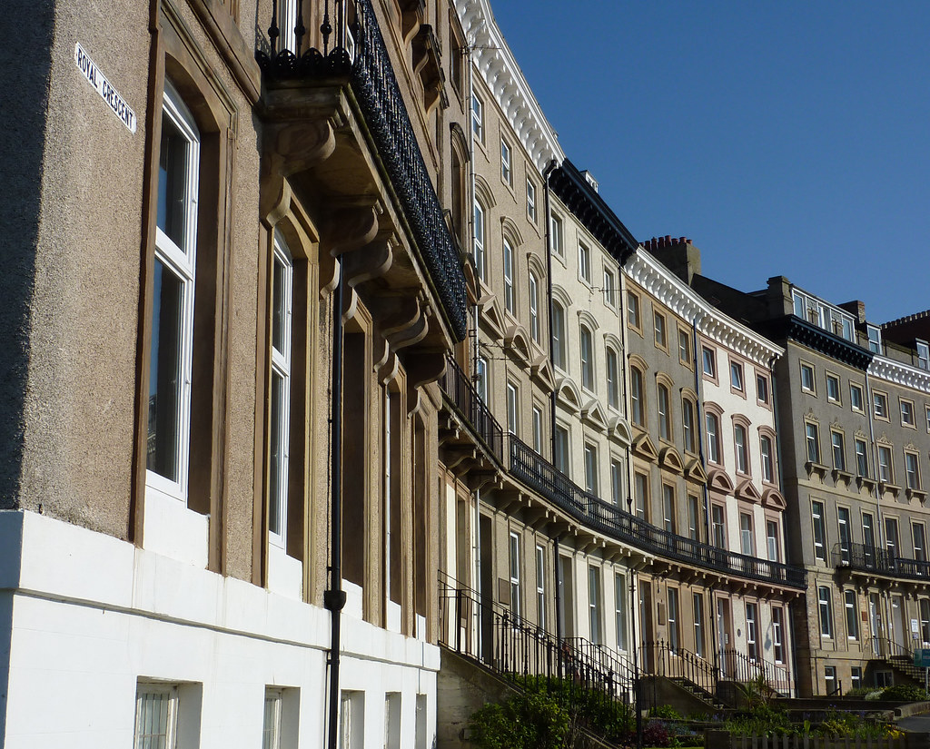 Royal Crescent, Whitby Royal Crescent, on West Cliff above… Flickr