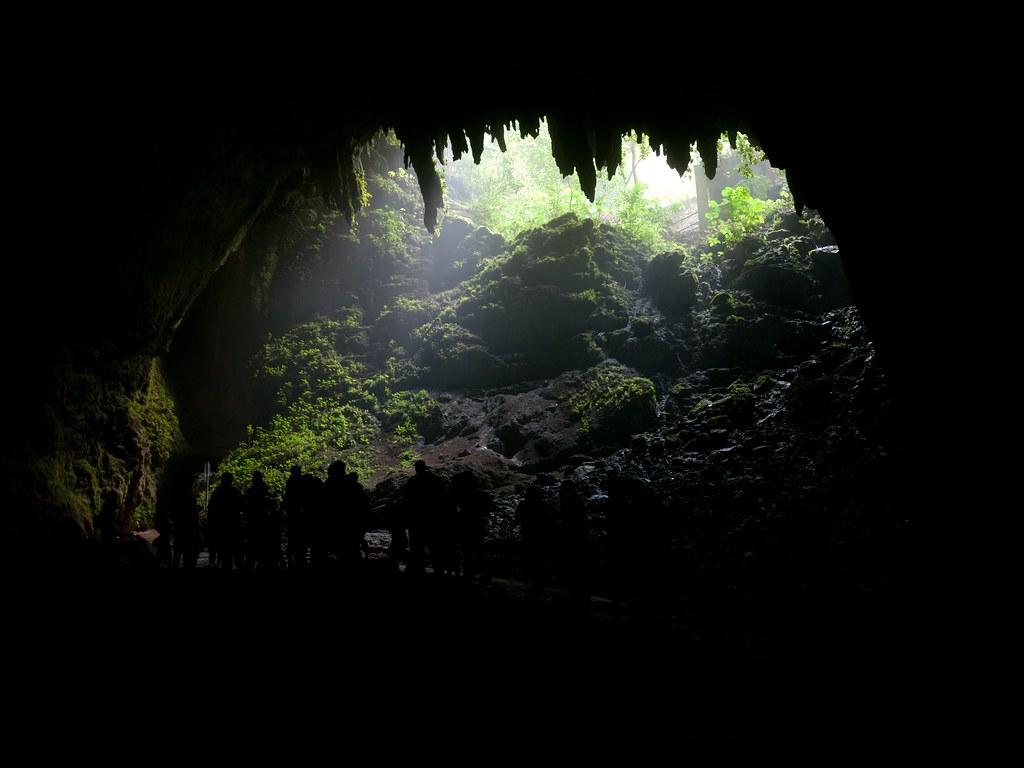 Cave opening This is taken from inside the cave looking ou… Flickr