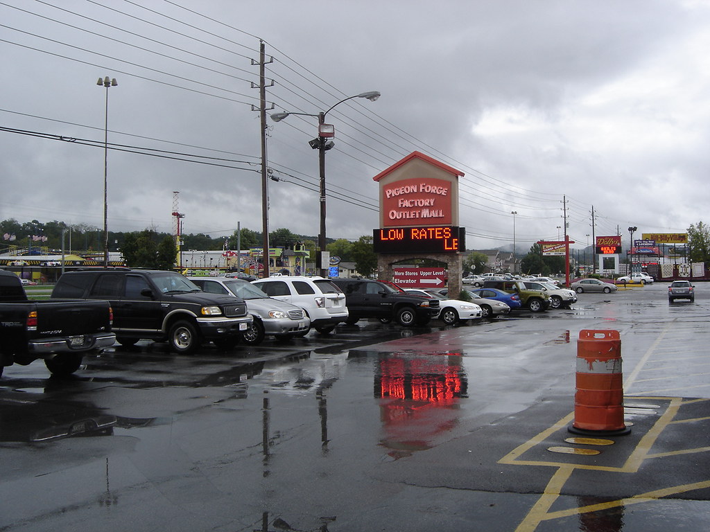 Outlet Shopping in Pigeon TN harry_nl Flickr