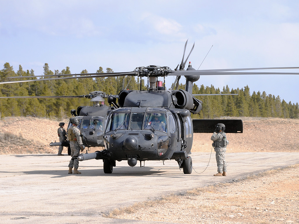 160th SOAR MH60 Blackhawks Night Stalkers gear up and pre… Flickr