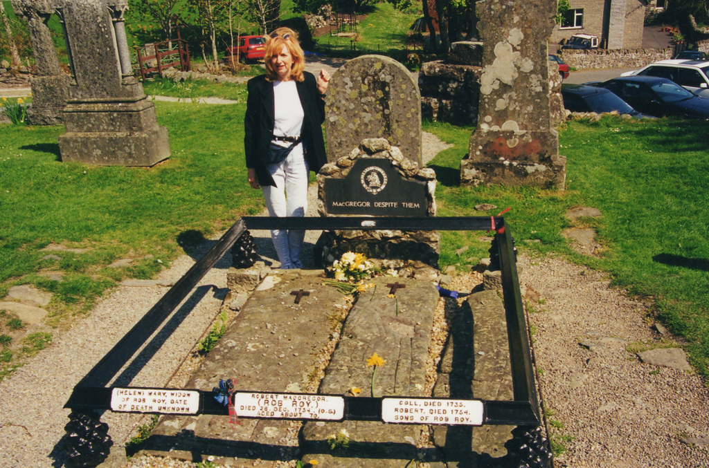 Rob Roy MacGregor grave Margie at grave of Rob Roy MacGreg… Flickr