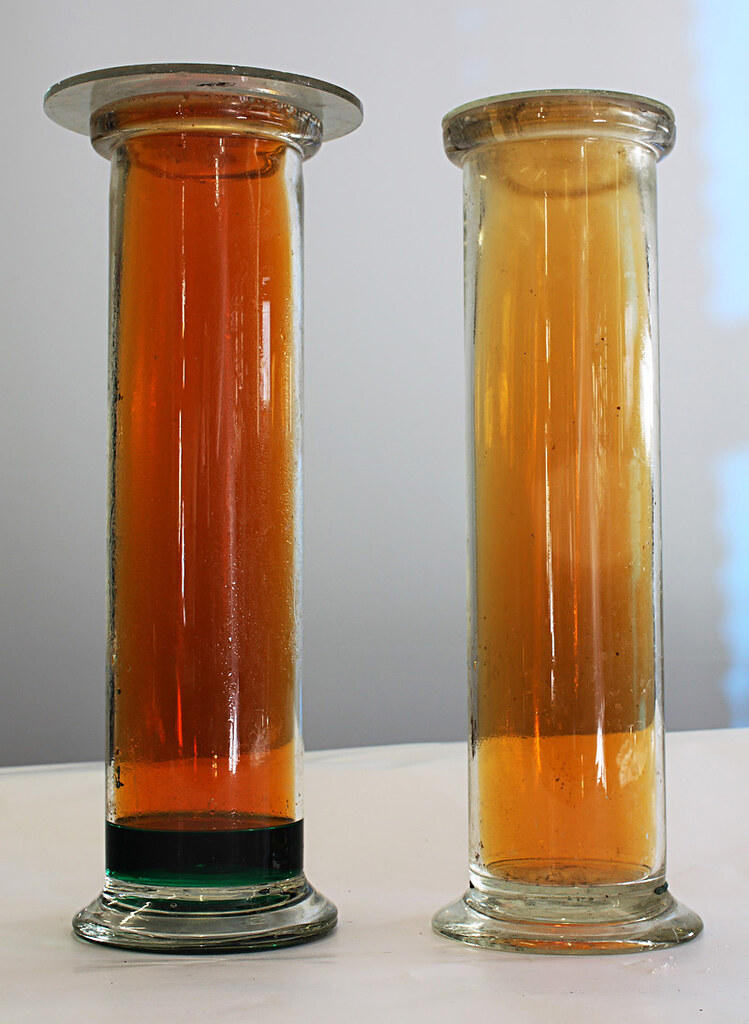 Nitrogen dioxide gas (NO2). The dark green solution is due… Flickr