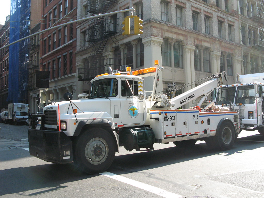 NYC Sanitation tow truck they have their own tow truck to … Flickr