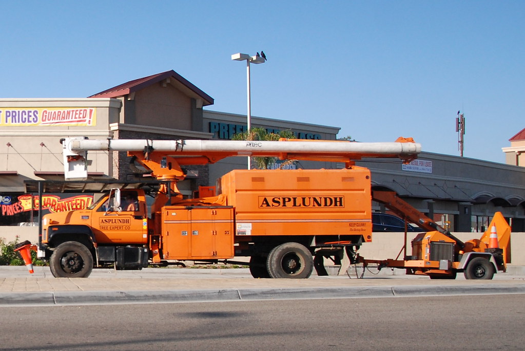 ASPLUNDH TREE EXPERT CO. GMC TREE TRUCK with ALTEC OVERC… Flickr