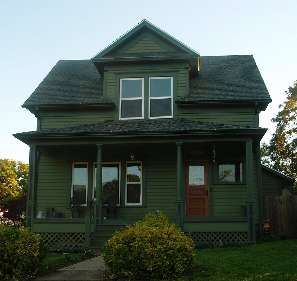 Green house in Silverton, Oregon Eli & AnneMarie Flickr
