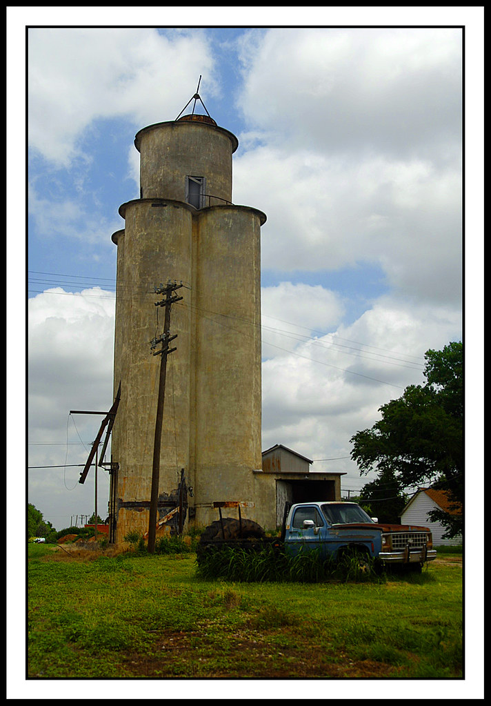 GRAIN ELEVATORPOND CREEKOK Dave Meyer Flickr