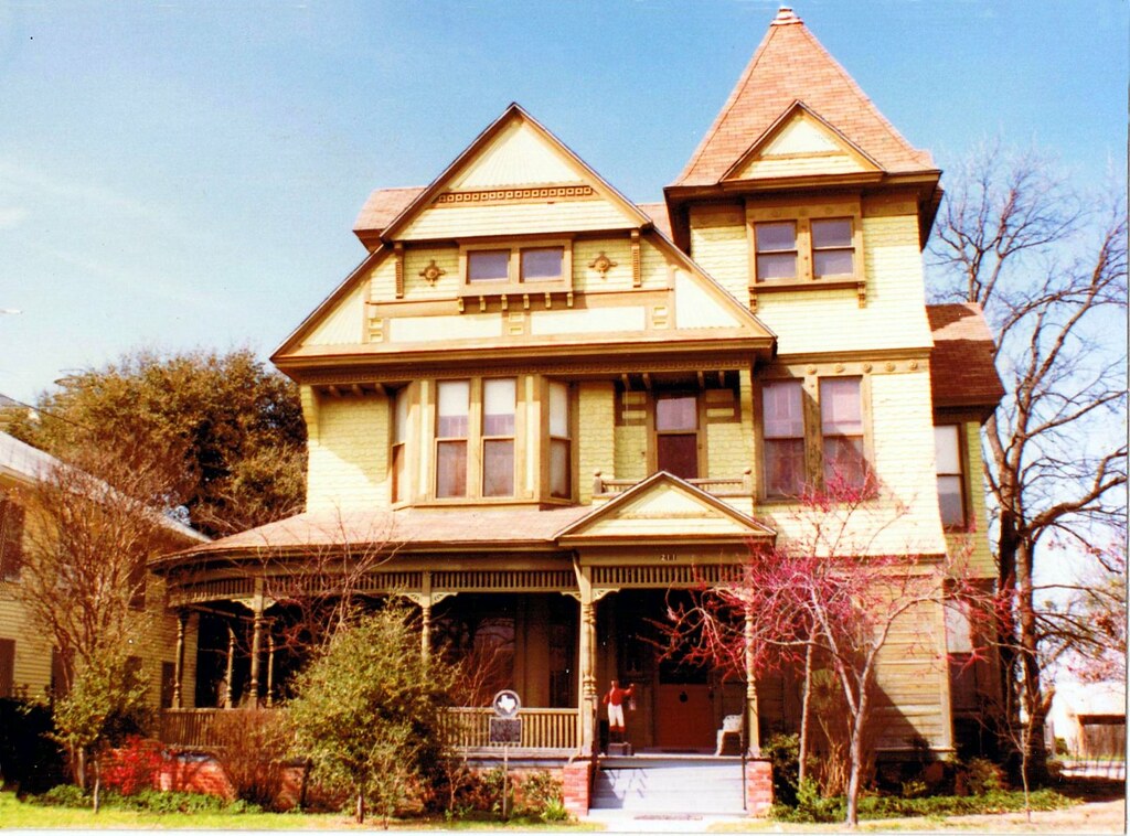 Hillsboro TX 2A Taken about 1982. Historical Marker here … Flickr