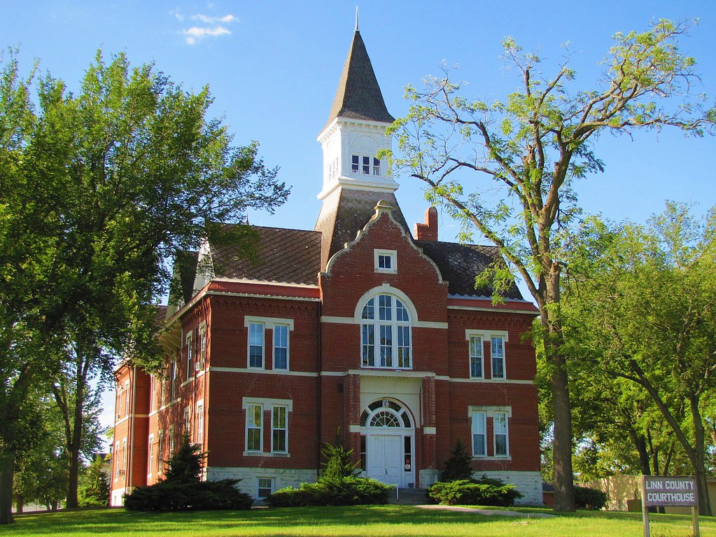 Linn County courthouse Mound City, Kansas. jimsawthat Flickr