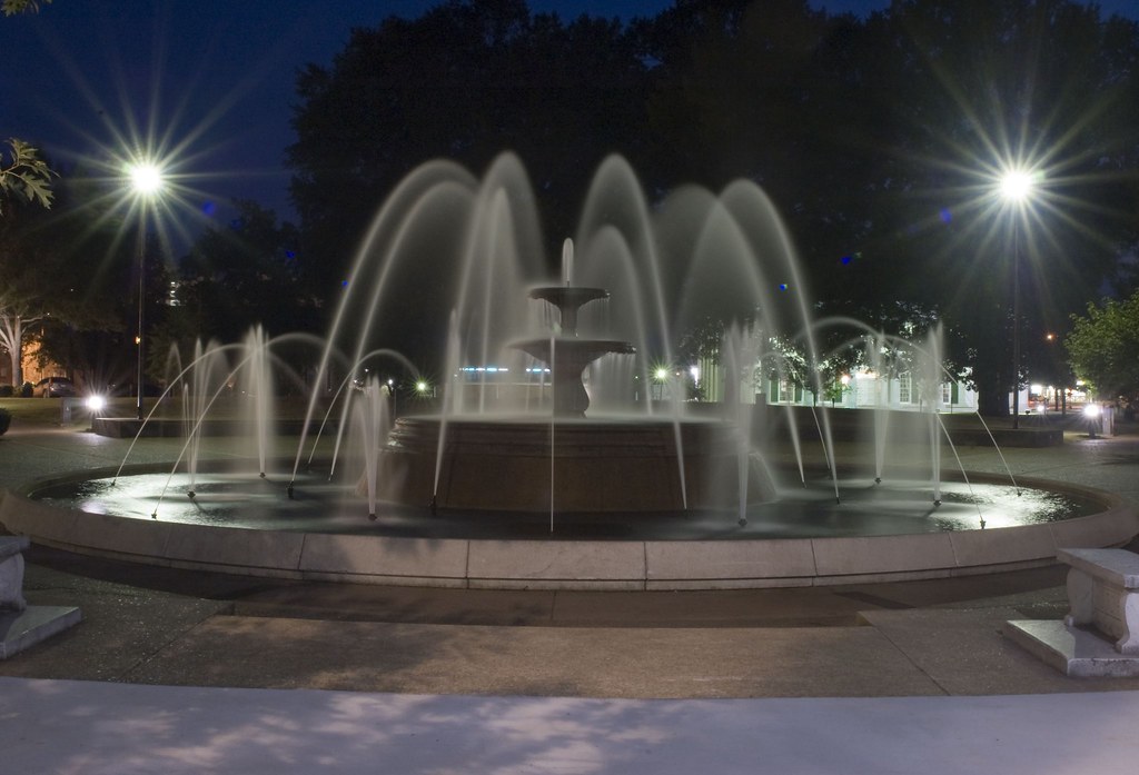 Wilson Park Fountain Night Water Fountain from Wilson Park… Flickr