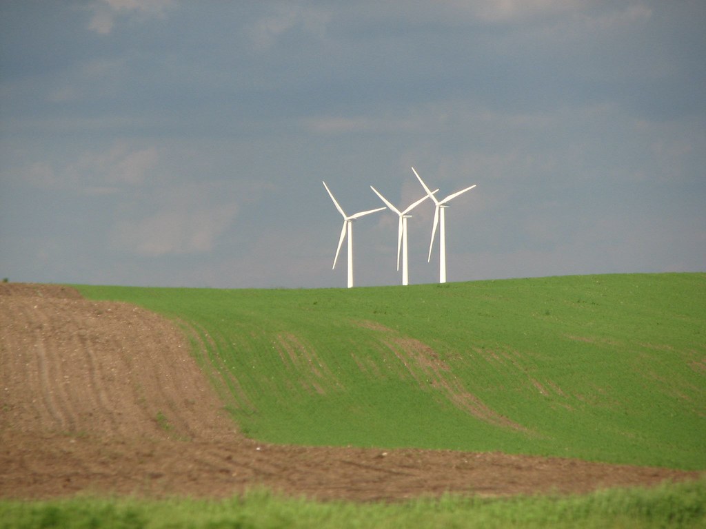 North Dakota_18 Wind turbines near Bismarck, North Dakota.… Lori