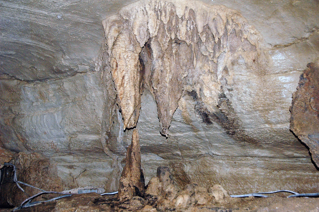 Travertine dripstone (Crystal Onyx Cave, near Cave City, K… Flickr