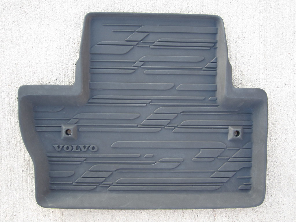 20112015 S60 and V60 Rubber Floor Mats For Sale, P/N 39822912