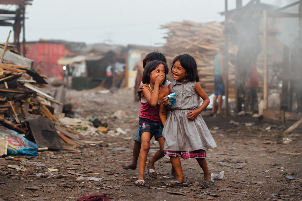 Girls Laughing, Smokey Mountain Philippines In the slum ar… Flickr
