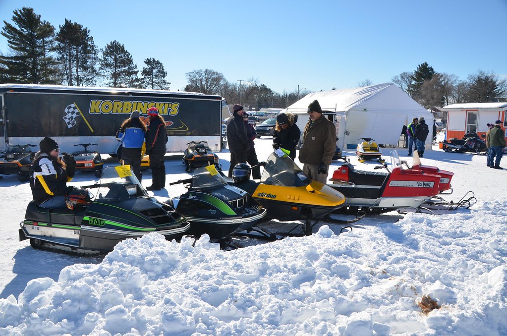 Vintage Snowmobiles Snowmobile racing and show on Hough… Flickr