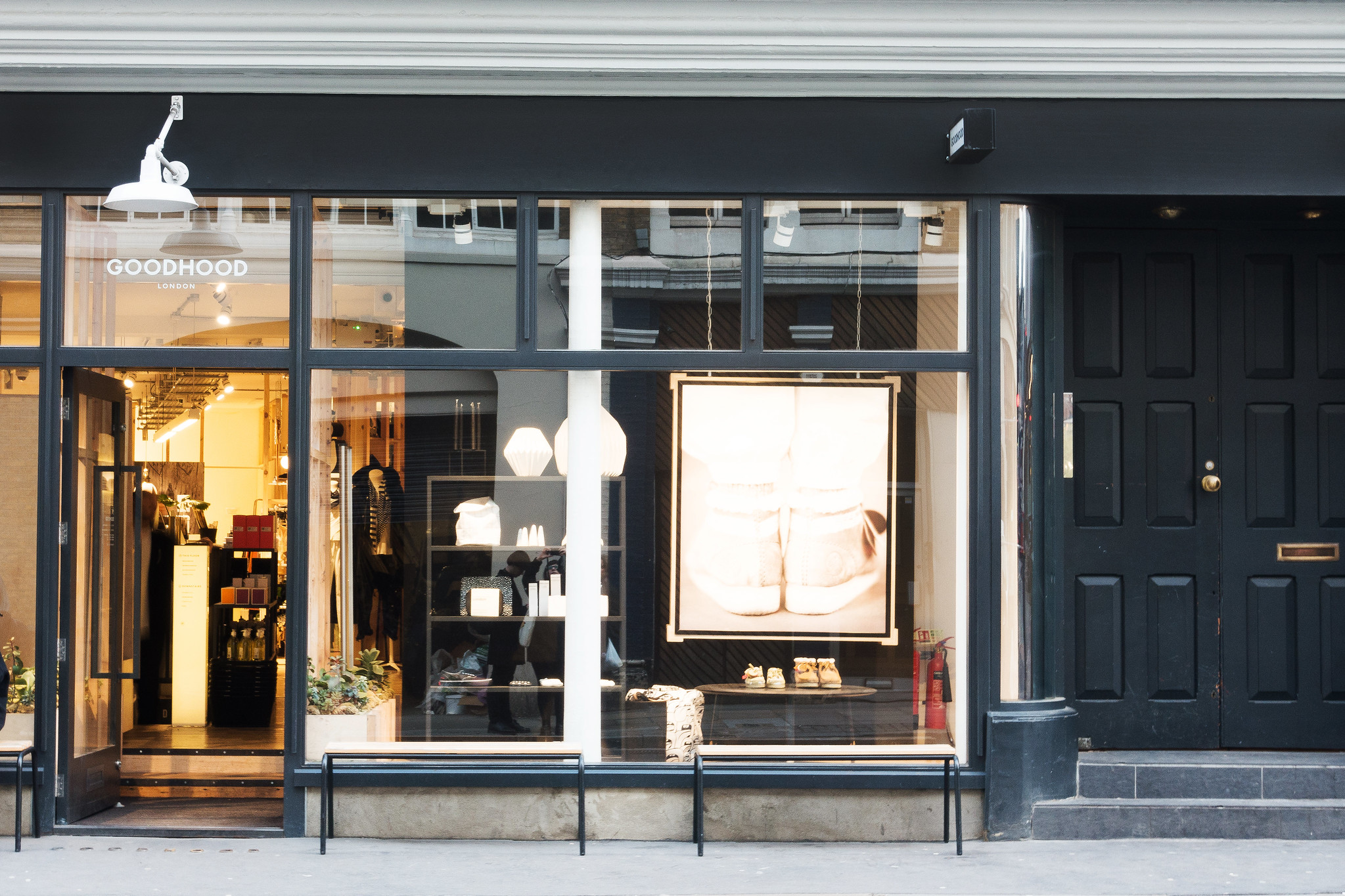 Populer Clothes Shop London, Ilustrasi Retro