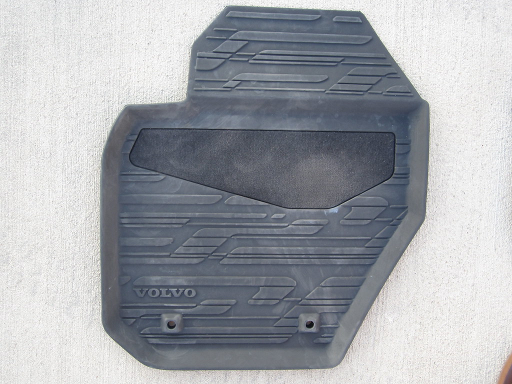 20112015 S60 and V60 Rubber Floor Mats For Sale, P/N 39822912