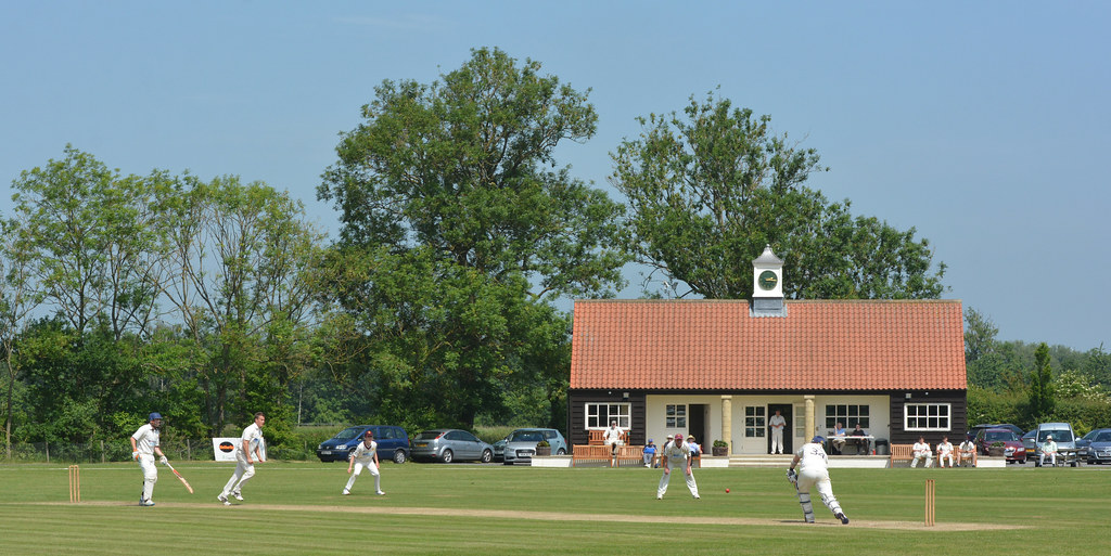 The Waltons Walton Park crowd the bat during a quarterfin… Flickr