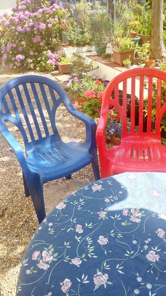 Painting plastic garden furniture The Lemon Fool