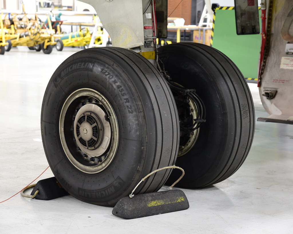 A321 Main Landing Gear Left main landing gear on American … Flickr