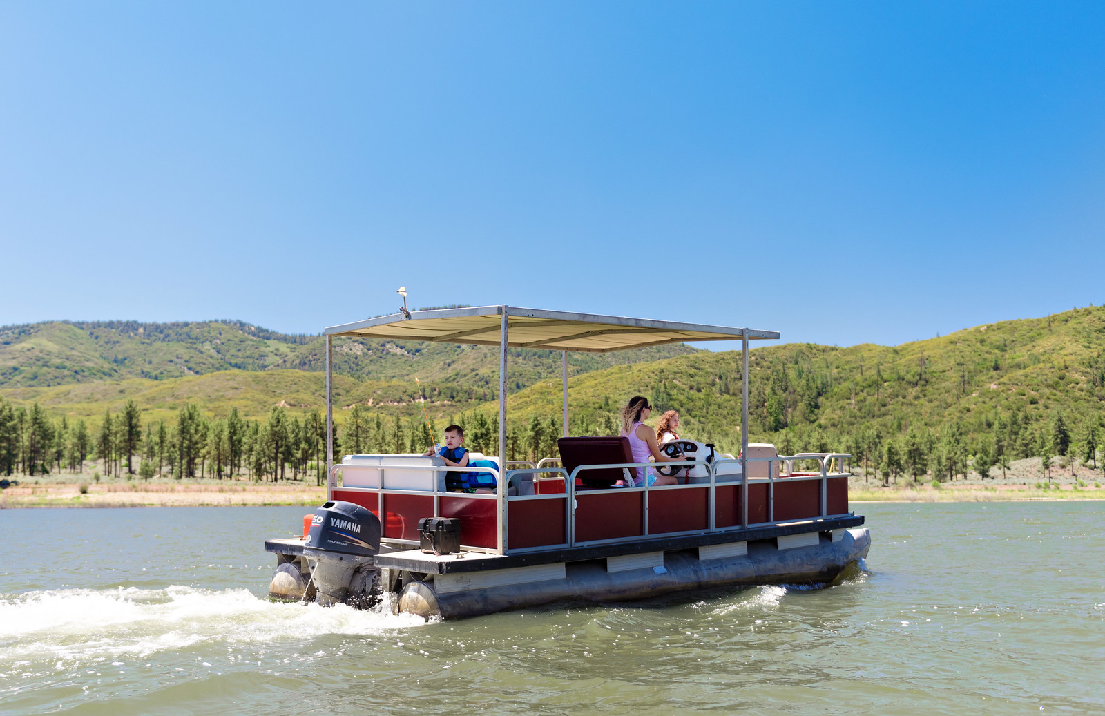 Summer in SoCal rent a pontoon boat at Lake Hemet Campground in the