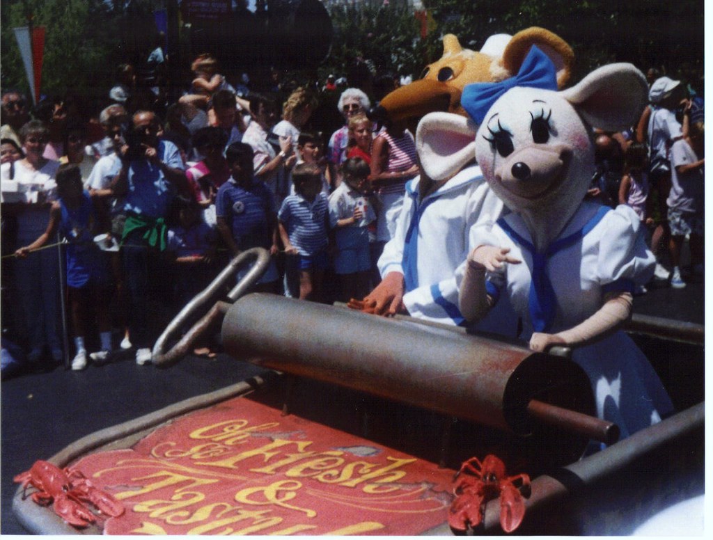 Disneyland Parade Disneyland 1988 "Celebrating Mickey's "6… Flickr