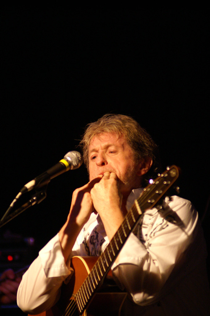 PICT0767a.jpg Jon Anderson (lead singer of Yes) performs w… Flickr